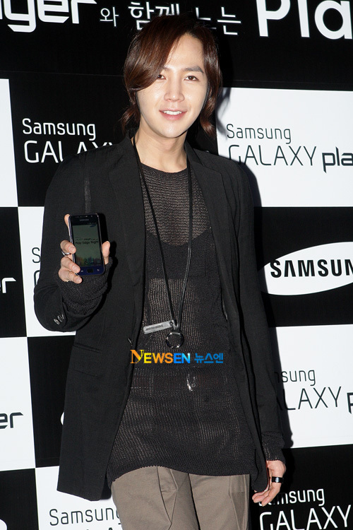 Jang Geun Suk gioi thieu dien thoai Samsung chieu 27.1