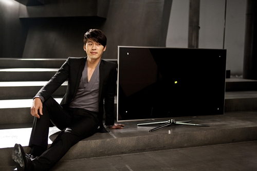 Hyun Bin cuc cute trong bo anh Samsung Smart TV