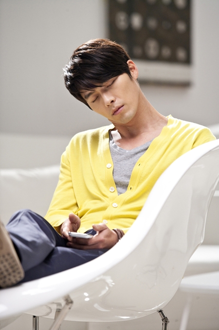Hyun Bin cuc cute trong bo anh Samsung Smart TV